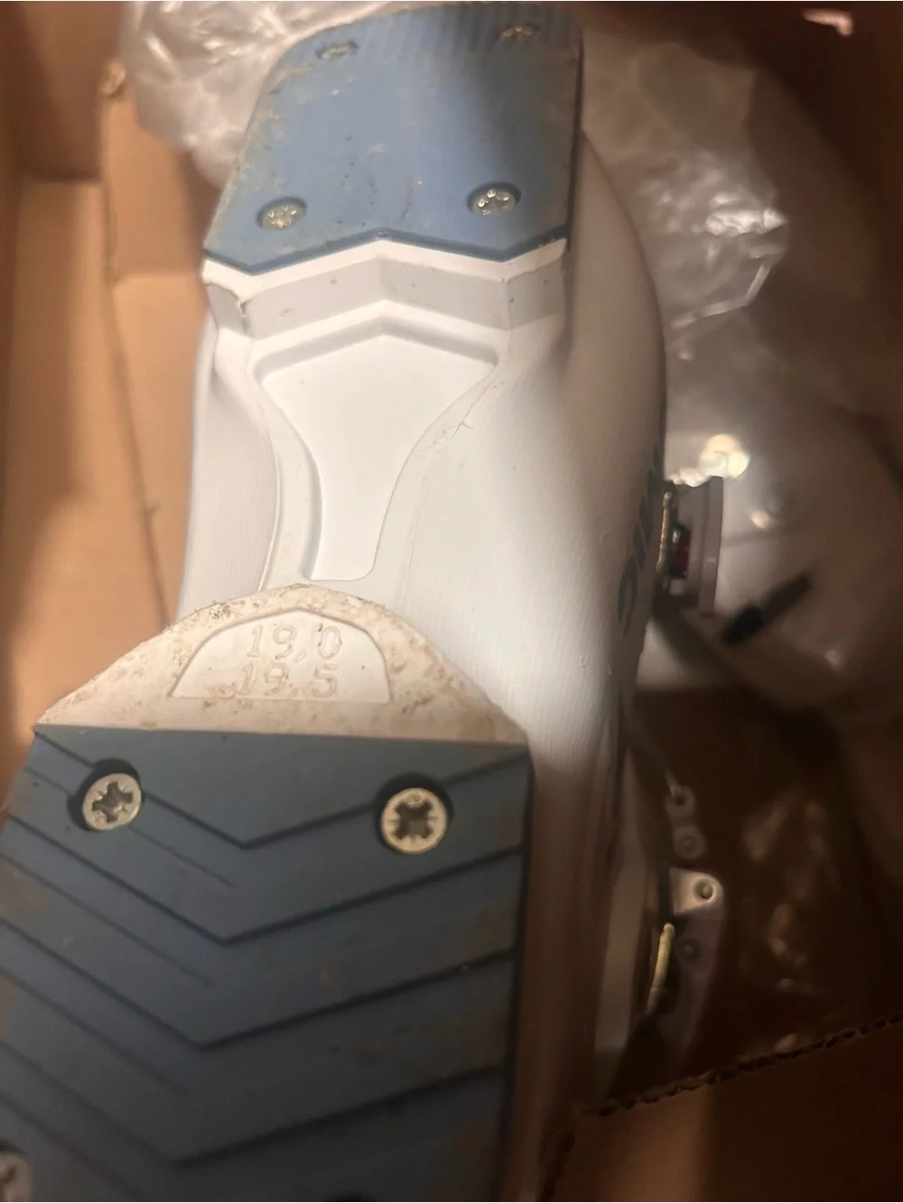Atomic Hawx Girl 2 White Ski Boots size 19/19.5 kids size 12 12.5